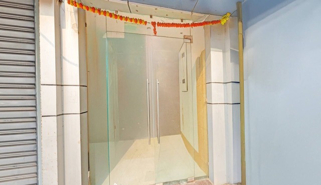 Deluxe Hotel Dhruv