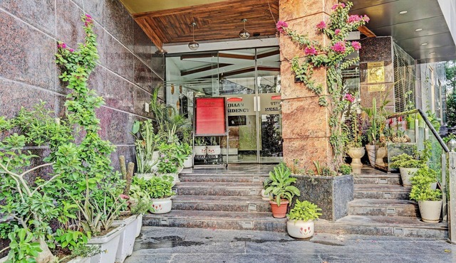 Deluxe Hotel Vihaan Residency