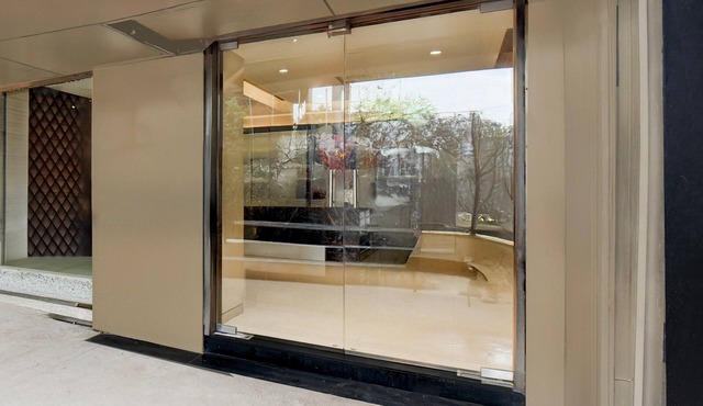 Deluxe Popular Hotel