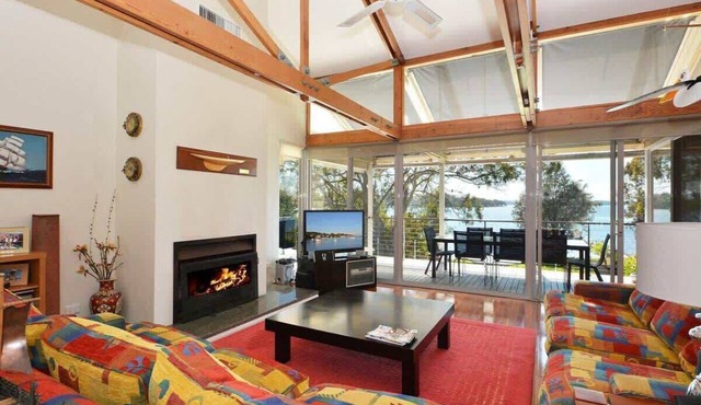 Edgewater Lakehouse at Morisset Memories