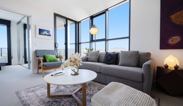 Elegant 3-Bed with Stunning Views, Close to Shops