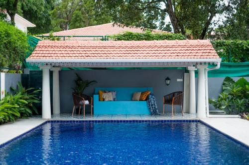 ELIVAAS Signature 5 BHK with Pvt Pool, Entertainment Room & Glass House - Bludoor