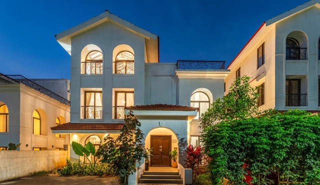 ELIVAAS Signature Casa Del Mundo With Pvt Pool, Bar, Lift & Scenic Hill Vistas