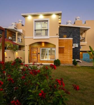 ELIVAAS Signature Palazao, Stunning Getaway With Pvt Pool, Garden and Gazebo