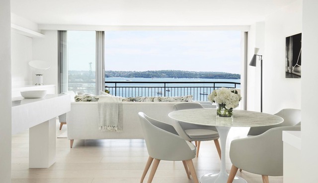 Elizabeth Bay Chic (I90) - Luxurious two-bedroom apartment with water views