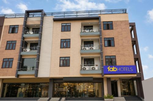 FabHotel Rushank Palace - Near Jawahar Circle, World Trade Park