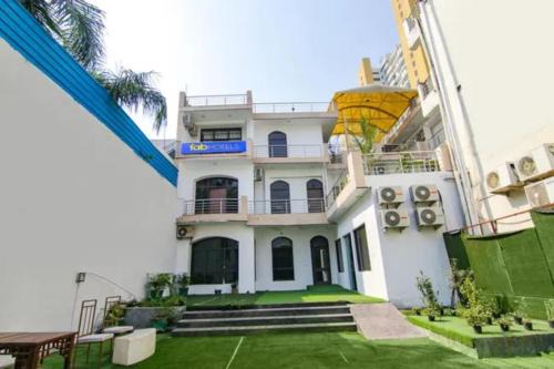 FabHotel Signature Luxe Inn - Chhattarpur