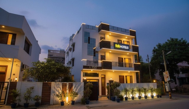 FabHotel The Maple Stays - Nr. Leisure Valley Park, Iffco Chowk