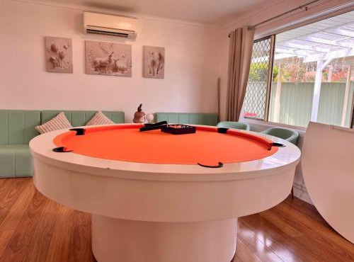 Fairyland Getaway- at Central Coast with XXXL hot Jacuzzi - Perpetual above 35C & Fun - Round pool table and Slide bunk bed