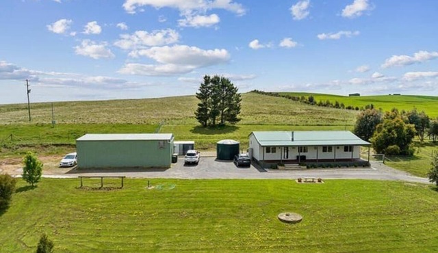 Farm stay with beautiful view - 10 minutes to historic Goulbourn