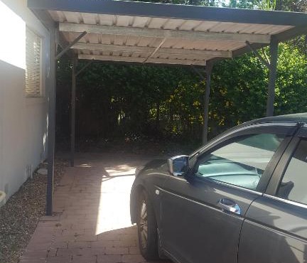 Flat in heart of Griffith