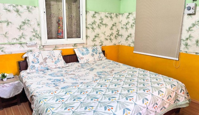 Front Of Janambhumi Temple DIVINE STAY - Sleeps 2-6 in a Private 2 Room Homestay