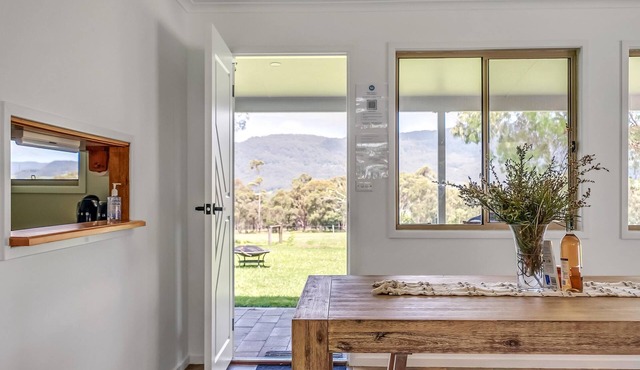 Getawayz NSW - Clover Hill Farm - Large 3 Bedroom Family Home