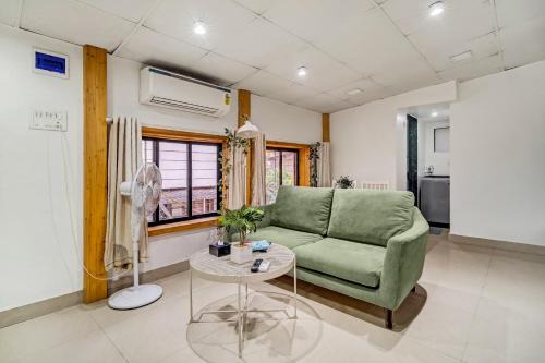 Glass House 1BHK in Khar W by SquareOne Stays