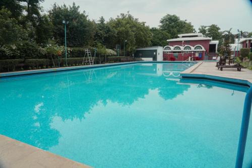 Goa Country Club By Pearl Near Udyog vihar Yashobhoomi