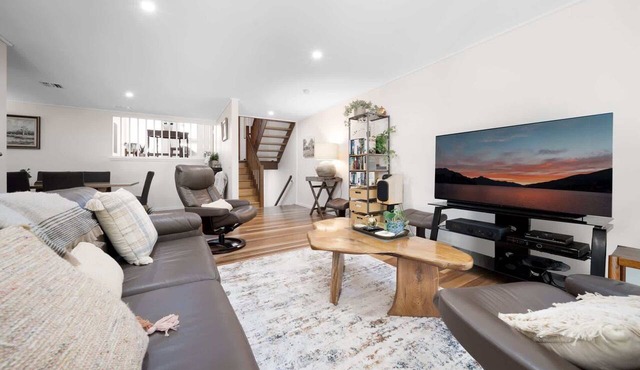 Gorgeous 2-Bed Townhouse with Patio, BBQ & Parking
