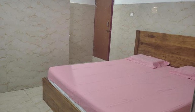 Gourinandan lodge 300m from sea beach 1km from railway station