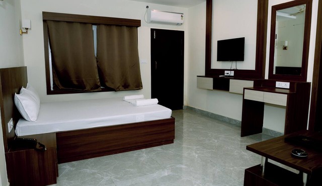 Grand Meridian Hotel & Restaurant