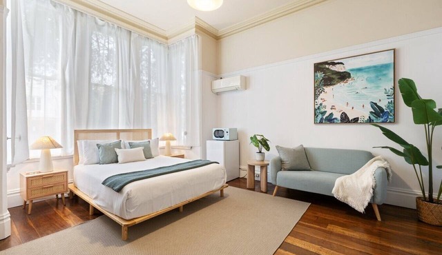 Grand Victorian Stay in the Heart of Glebe