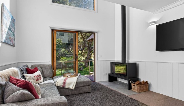 Granite Peaks 4 - Tranquil Two-Storey Retreat in Woodridge