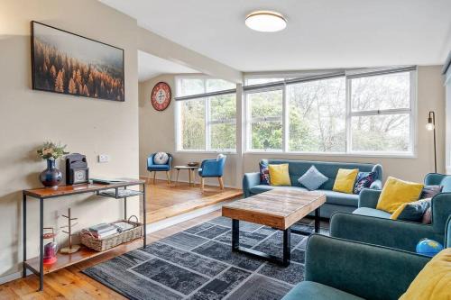 GreenLeafRetreat in Katoomba-Leura-Wentworth Falls-Blue Mountains-Pets Welcome-Free Parking & WIFI