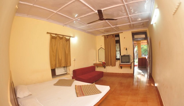 Gujarat Bhavan Hotel