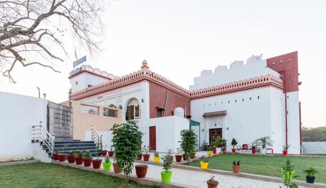 Haveli Ulfat Rai - Chaubeyji's Heritage Hotel