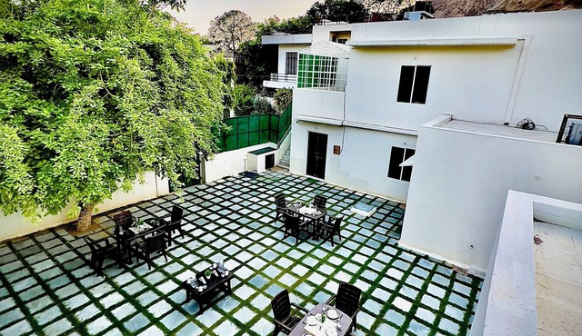 Hostel ivory