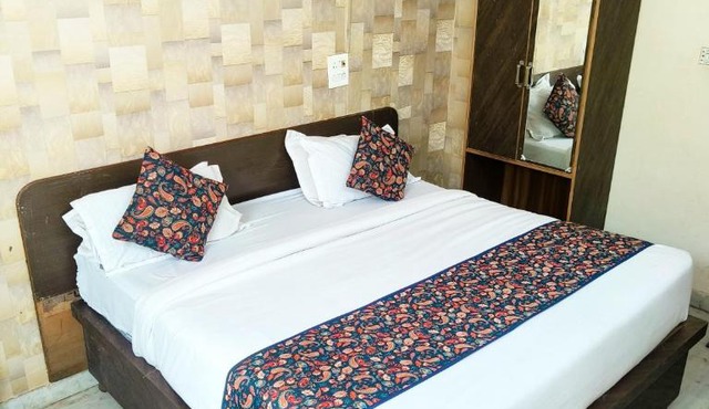 Hotel Amisha Palace - Near Jaipur Railway Station