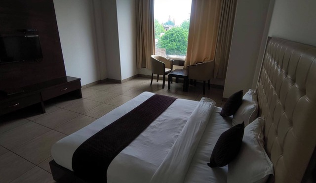 Hotel Girraj Inn