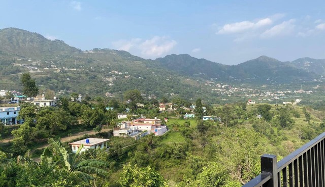 Hotel in Bhimtal Breeze Mount