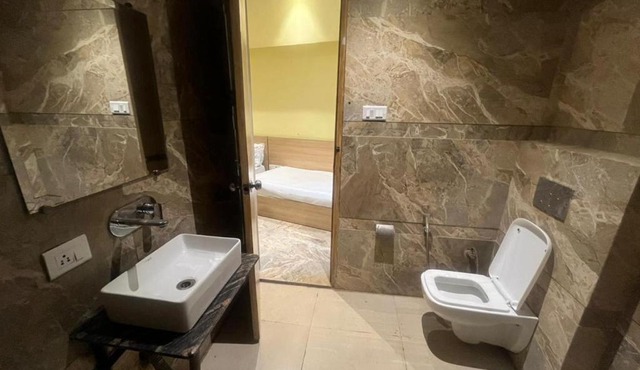 Hotel J Raja