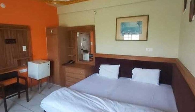 Hotel Karishma Palace Badnawar