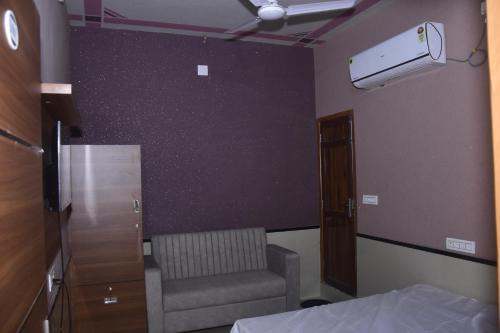Hotel Khatri & Restaurant