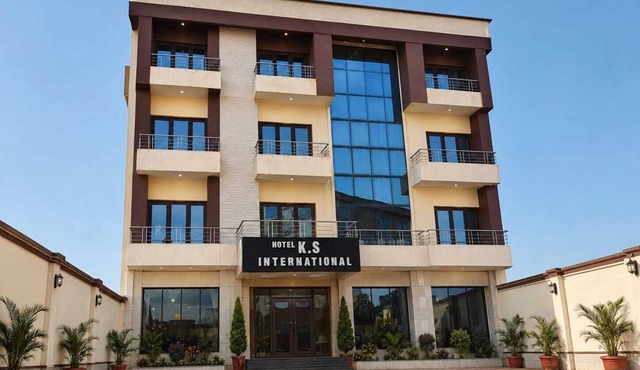 Hotel KS International (50 meters from Railway Station)