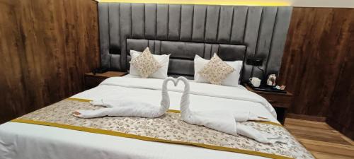 Hotel Madhvam- 250 Mtr from Mathura Railway Station