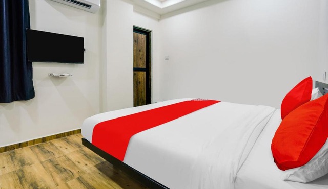 Hotel O White Villa