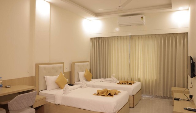 Hotel Rangoli - 10 min from Palsana Chowk