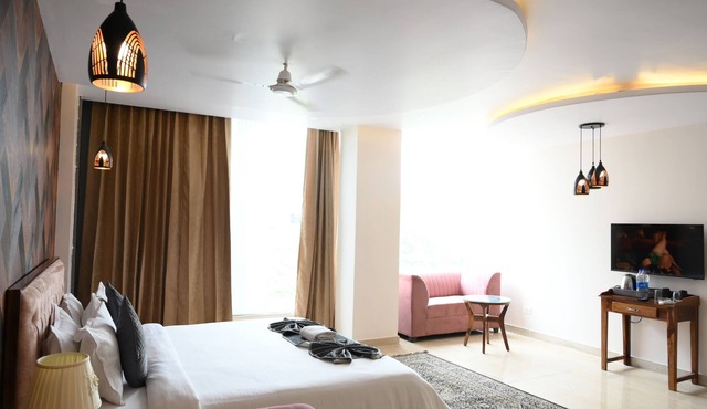 Hotel Royal Retreat - Business & Leisure Hotel