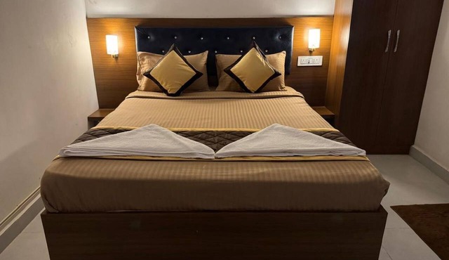 Hotel Sathyas Breezoraa