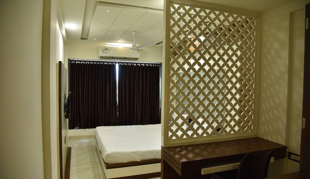 Hotel Savera Inn
