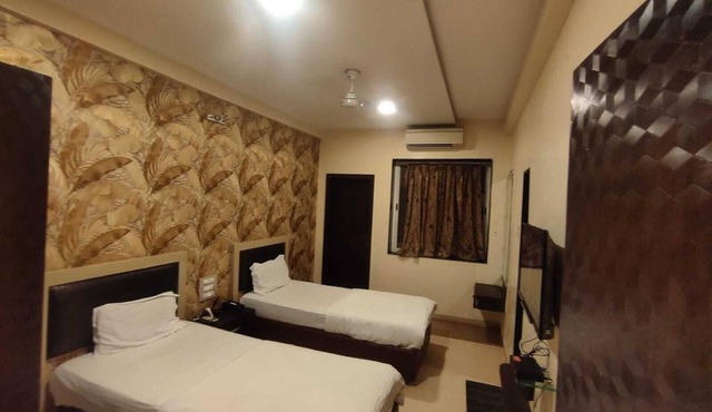 HOTEL SHADES OF ROYAL