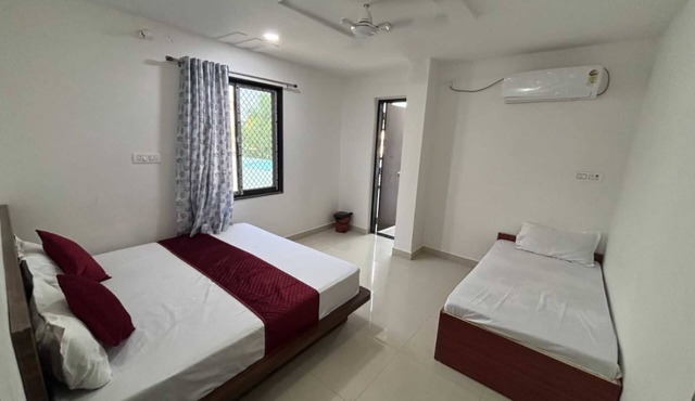 Hotel Shree Radhe Laxmi