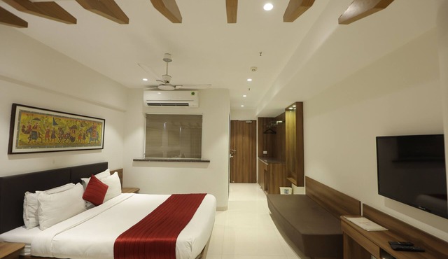 Hotel Shreeji Vatika-Airport Road