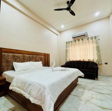 Hotel Tara Grand