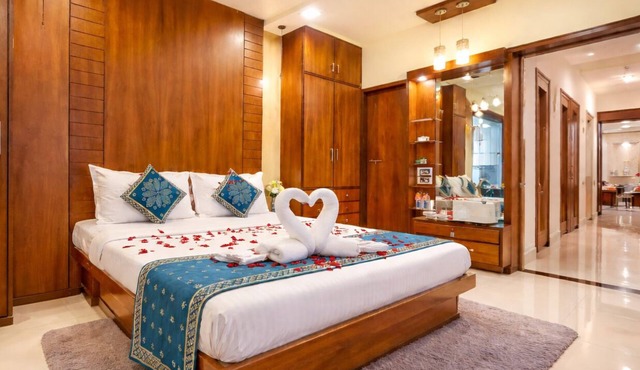 Hotel Thakur Galaxy, Sadar Market