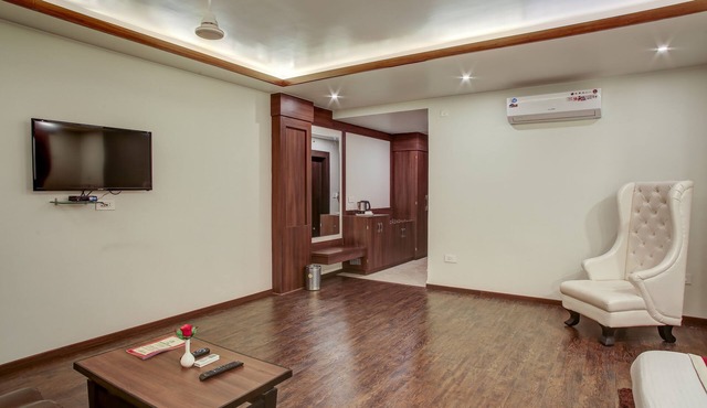 Hotel The Royal Krishna