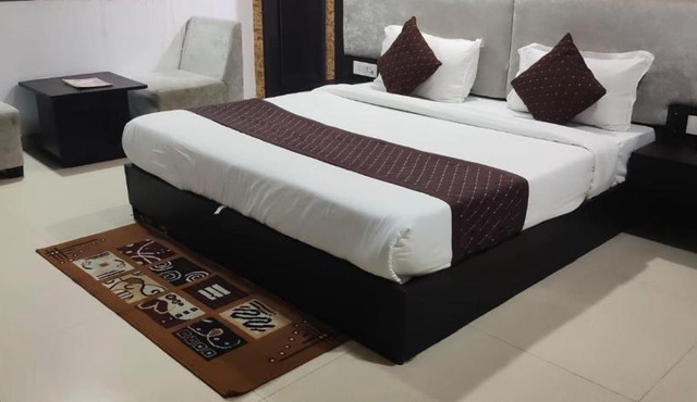 Hotel Tubelight Stay 90