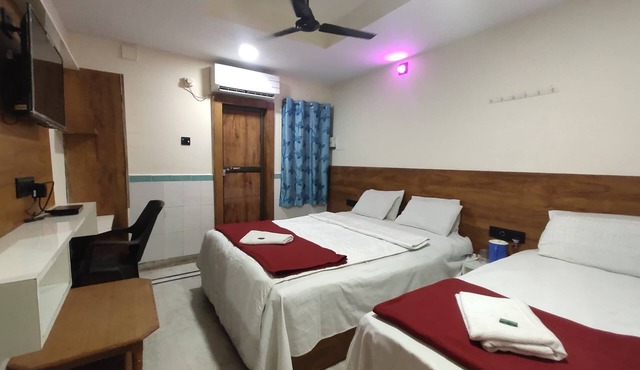 hotel yogeshwar