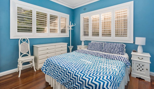 House 10 minutes from beach, shops, restaurants, public transport.